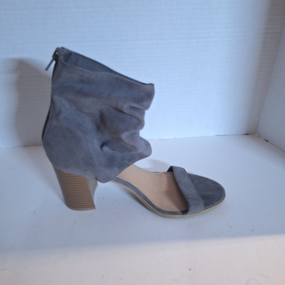 Brash Gray Women's Heels - Picture 2 of 6